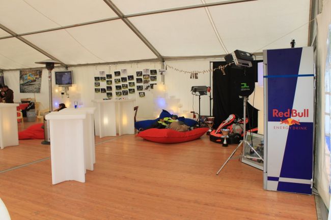 La tente de 200m² avec plancher louée par Touareg au circuit de l'Europe